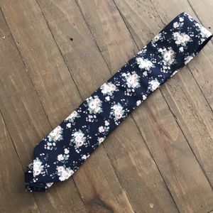Original Penguin tie, blue floral. Brand new!!